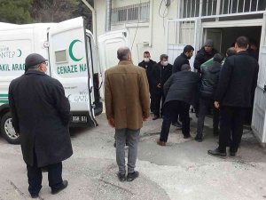 Otomobilin Çarptığı 6 Çocuk Babası Adam Hayatını Kaybetti