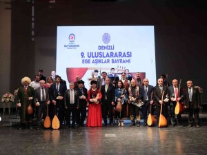 Aşıklar Denizlililer İçin Çalıp Söyledi