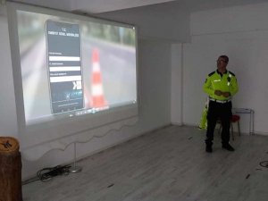 Trafik Polislerinden Öğrencilere Eğitim