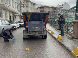 Çöp Topladığı Kamyonun Altında Kalan İşçi Yaralandı