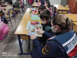 Jandarma Ekipleri Öğrencileri Bilgilendirdi