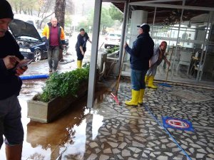 Marmaris’te Evleri Basan Sel Suları Tahliye Ediliyor