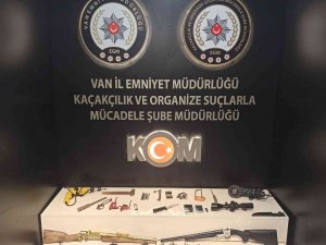 Van Merkezli Operasyonda Tabanca Ve Mermi Ele Geçirildi