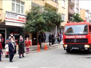 Sultangazi’de 5 Katlı Binada Yangın Paniği