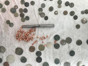 Ekipleri Şaşırtan Görüntü; Buzdolabından Suikast Silahı Ve Tarihi Eser Çıktı
