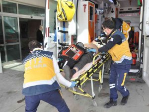 Bilinci Kapalı Halde Bulunan Şahıs Ambulansta Hayata Döndürüldü