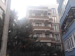 Stajyer Avukat 6’ncı Kattaki Terastan Atladı