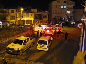 İ̇ki Grup Arasında Kavga Çıktı, Markete Giderken Vuruldu
