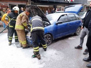 Otomobil Seyir Halindeyken Alev Aldı
