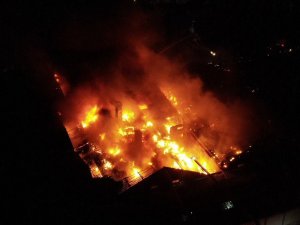 Tuzla’da Alevlere Teslim Olan Fabrika Havadan Görüntülendi