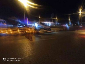 Ankara’da Otomobil Orta Refüje Çarptı: 1 Yaralı