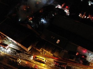 Tuzla’daki Fabrika Yangını 3 Buçuk Saatlik Çalışma İle Kontrol Altına Alındı