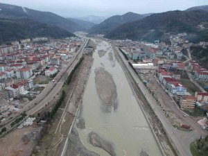 Ayancık’ta Sel Yaraları Sarılıyor