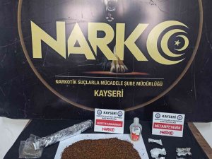 Yakalanacaklarını Anladılar, Uyuşturucu Maddeyi Sobaya Attılar