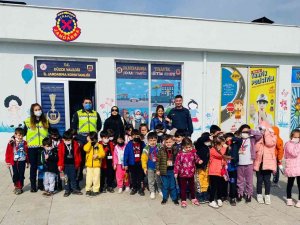 Anaokulu Öğrencileri Trafiği Jandarma Abilerinden Öğrendi