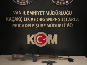 Van’da Keskin Nişancı Tüfeği Ele Geçirildi