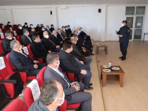 Jandarma Ekipleri, Muhtarları Bilgilendirmeye Devam Ediyor