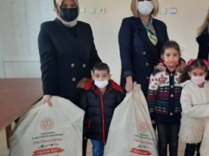 Okula Erişimi Olmayan Okul Öncesi Öğrencilere Oyun Sandıkları Dağıtıldı