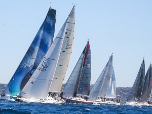 Eayk-çeşme Marina Kış Trofesi Yarışları Hız Kesmeden Sürüyor