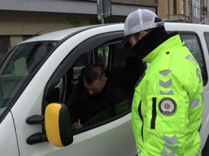 Taksim’de Kurallara Uymayan Sürücülere 14 Bin Tl Para Ceza Kesildi