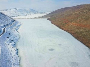 Buz Tutan Gölet, Dron İle Görüntülendi