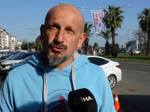Trabzon Bordo-maviye Büründü