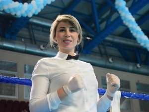 12 Yıl Ringlerde Dövüştü, Şimdi Hem Antrenörlük Hem Hakemlik Yapıyor