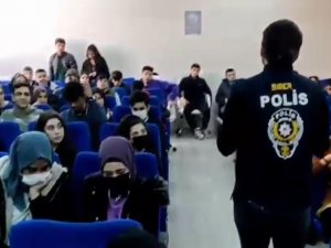 Van Polisi Öğrencileri Siber Suçlara Karşı Bilgilendirdi