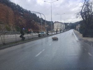 Eğirdir’de Anayola Düşen Kaya Parçası Korkuttu