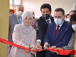 Eşinin Ölüm Yıldönümünde Anısına Kütüphane Kurdu