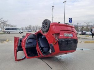 Otoparkta Kazaya Karışan Otomobil Takla Attı