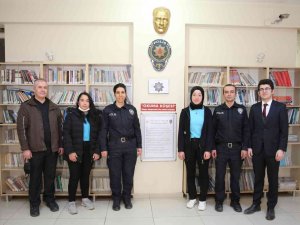 Polislerden Lise Öğrencilerine Kitap Desteği