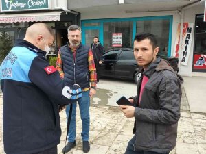 Yolda Buldular Çantayı Sahibine Teslim Ettiler