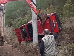 Hurdaya Dönen Otomobilden Sağ Kurtuldu