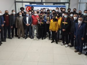 Satranç Şampiyonası Çekişmeli Geçti
