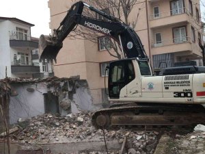 Kırıkkale’de Metruk Binalar Yıkılıyor