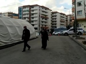 Çocuklarına Kavuşan Doğan Çifti, Sevinçlerini Evlat Nöbetindeki Ailelerle Paylaştı