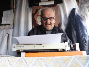 51 Yıllık Arzuhalci Özgünetey: "Bu İşin Fazla Ömrü Yok, En Fazla 2 Seneye Biter"