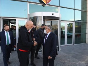 Başkan Büyükkılıç’tan Kayserispor’a Moral Ziyareti