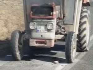 Seyir Halindeki Traktör Alev Aldı