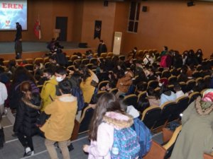 Van’da 2 Bin Öğrenci "Kesişme: İ̇yi Ki Varsın Eren" Filmini İzledi