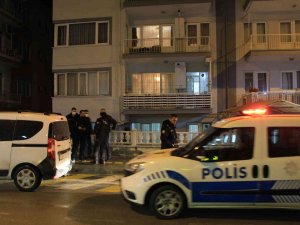 Emekli Gazeteci Evinde Ölü Bulundu