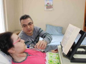 4. Kattan Düşerek Yatağa Mahkum Olan İ̇rem’e 3 Yıldır Babası Bakıyor