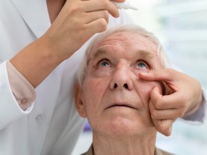 “75 Yaşın Yüzde 20’sinde Görülüyor, Görme Kaybına Sebep Olabilir”