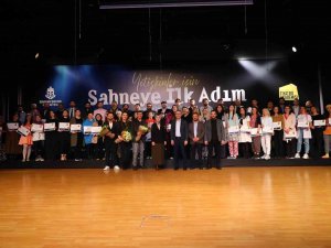 Başakşehir’de Sahneye İlk Adımı Atanlar Mezun Oldu
