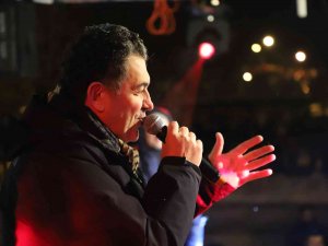 Sanatçı Başkan Faruk Demir’den Konserli Kutlama