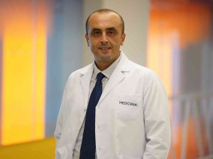 İ̇ki Ayağı Bir Paçasına Girdi