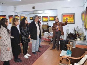 Sarı Renk Hayranı Ressam 37. Kişisel Sergisinin Kapılarını Açtı