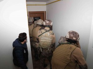 Mersin’de Tefecilere Şafak Operasyonu: 9 Gözaltı