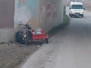 Alt Geçit Duvarına Çarpan Motosiklet Sürücüsü Hayatını Kaybetti